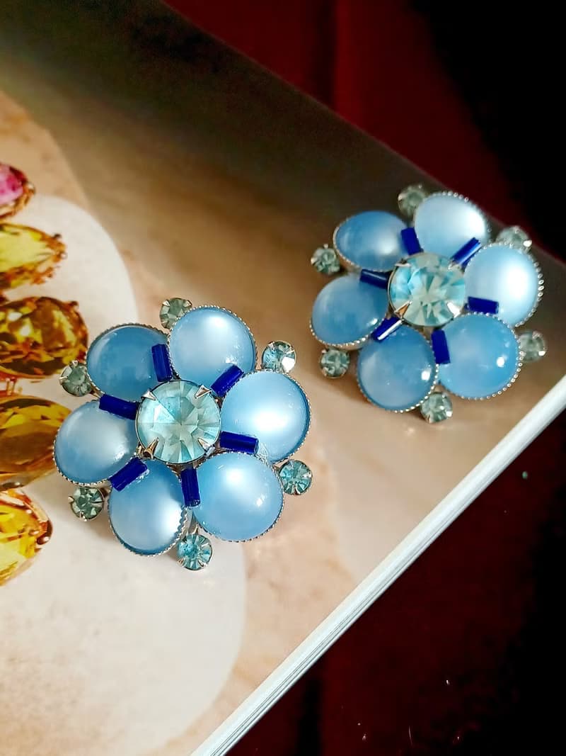 vintage jewelry Judy Lee  經典淡藍仿月光石花卉 夾式耳環