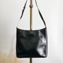 【 日本直送　名牌中古包 】PRADA プラダ ショルダーバッグ ブラック ロゴ レザー ホーボーバッグ vintage ヴィンテージ オールド 46hp5u