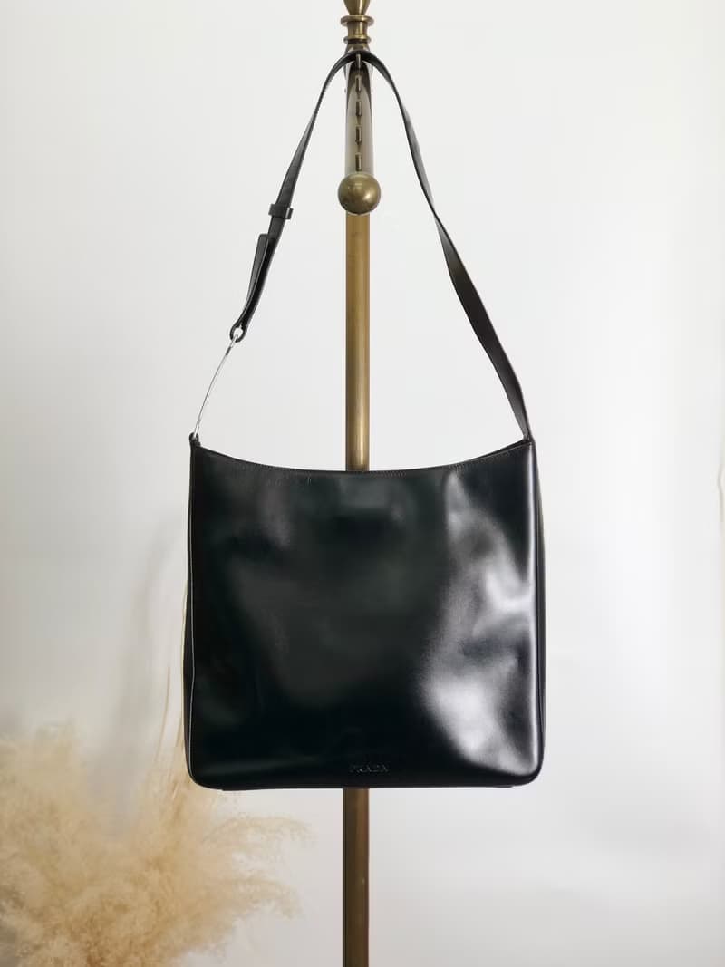 【 日本直送　名牌中古包 】PRADA プラダ ショルダーバッグ ブラック ロゴ レザー ホーボーバッグ vintage ヴィンテージ オールド 46hp5u