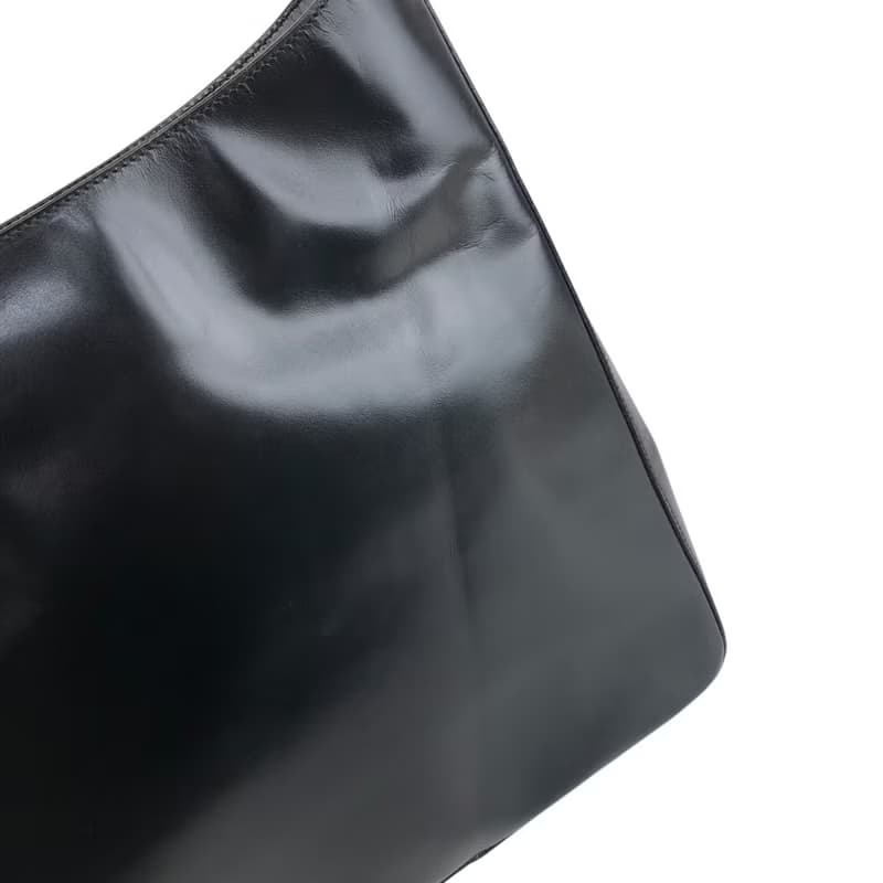 【 日本直送　名牌中古包 】PRADA プラダ ショルダーバッグ ブラック ロゴ レザー ホーボーバッグ vintage ヴィンテージ オールド 46hp5u