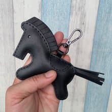 療癒小物 黑色 可愛 小馬 純手工縫製 皮革 龍蝦釦 大尺寸