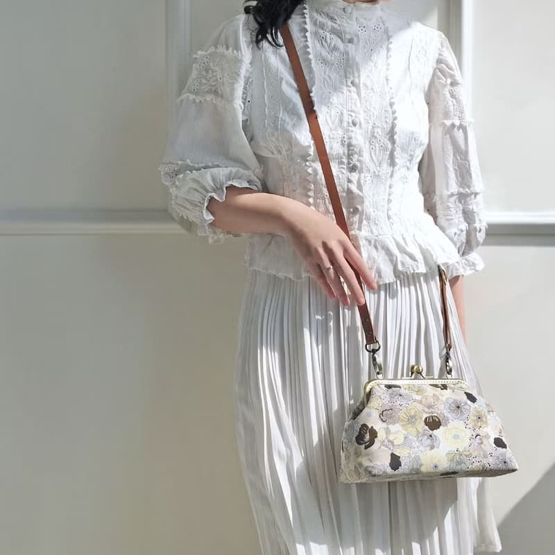 斜背口金包 女 手作 米色花海 側背 肩背包 隨身包 送禮