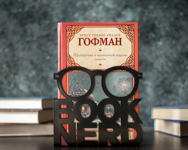 A metal bookend Nerd // Telling shelf decor for reading home // FREE SHIPPING //