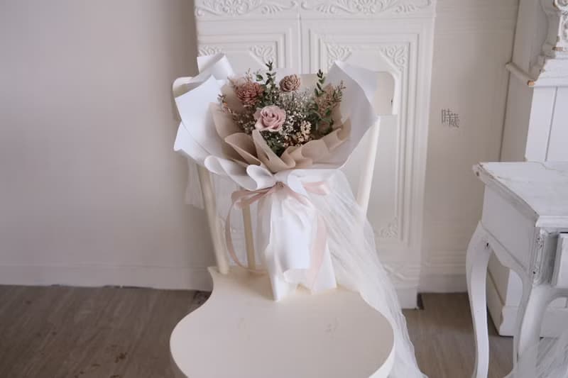 白奶茶色 不凋花花束 永生花束