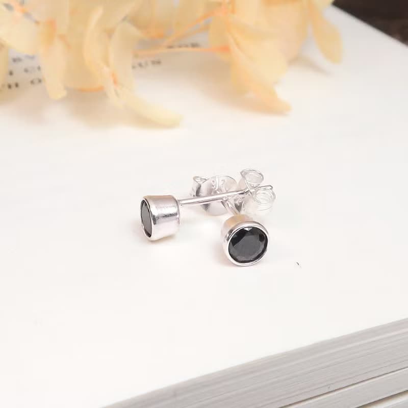 極簡圓形 4mm 單鑽耳環 包鑲設計 925純銀耳環 女生耳環 男生耳環