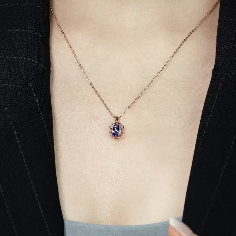 【PurpleMay Jewellery】純18K黃金鑲嵌坦桑石復古花卉吊墜-P065