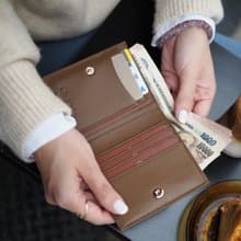 Hannah (Walnut brown) : Small leather short wallet, folded wallet, Slim