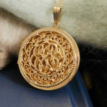 古董金色蕾絲雕花圓形相片locket項鍊  N814