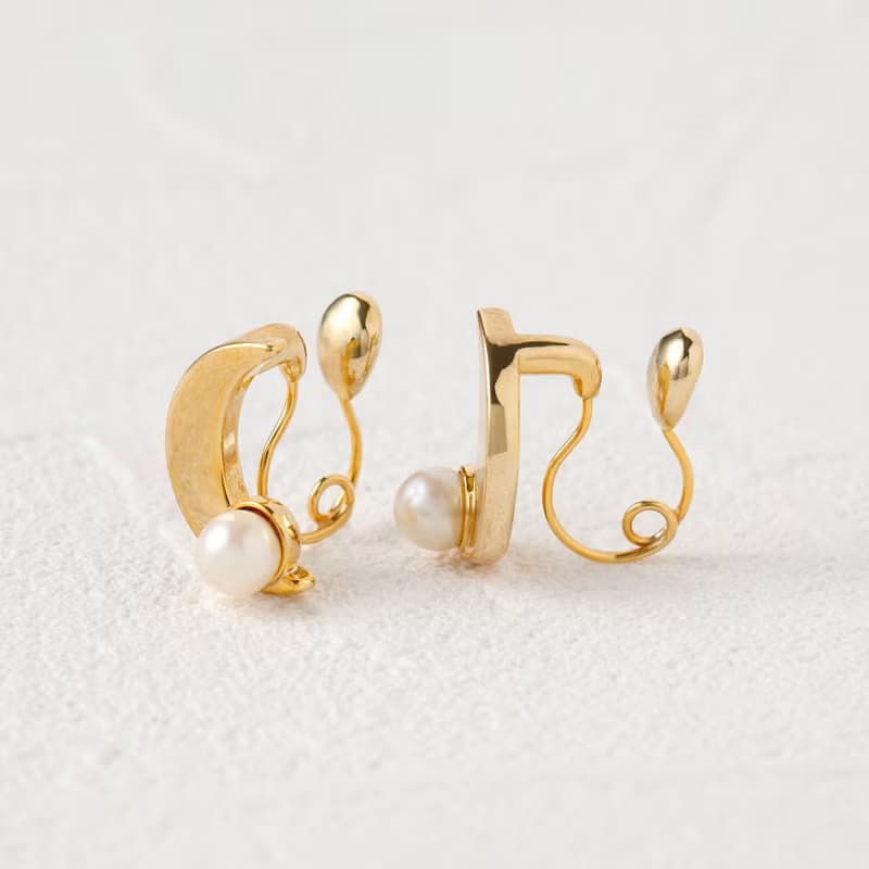 【Pinkoi限定商品】luna loop-fit earring GD　ループフィットイヤリング　月　三日月　パール　ゴールド