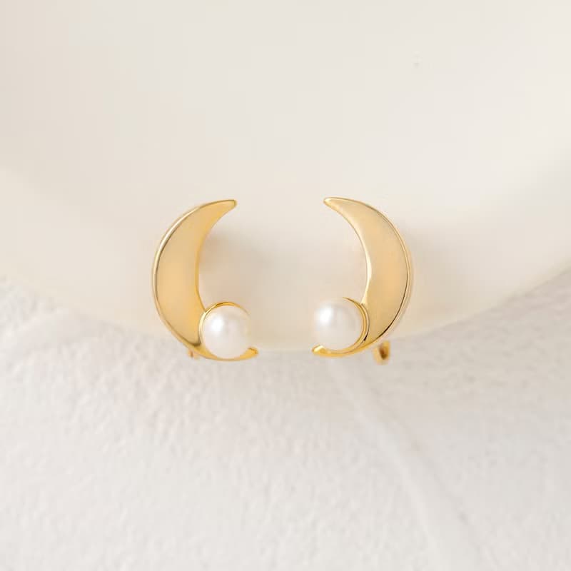 【Pinkoi限定商品】luna loop-fit earring GD　ループフィットイヤリング　月　三日月　パール　ゴールド