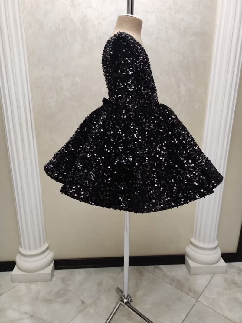 適合任何活動的亮片刺繡閃亮天鵝絨連身裙