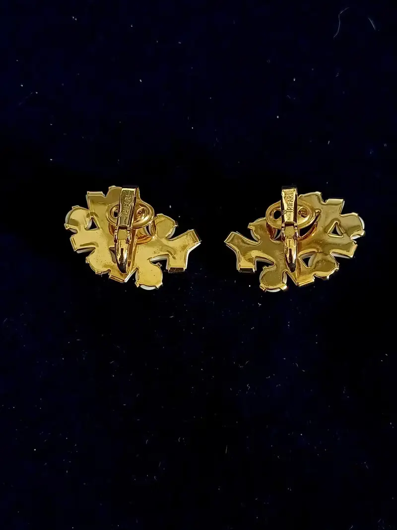 vintage jewelry Trifari 典雅牛奶玻璃仿珊瑚 夾式耳環