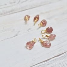 ll 草莓晶小墜子 ll --- 天然石小墜子 草莓晶 Strawberry quartz