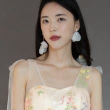 不對稱花瓣造型耳環
