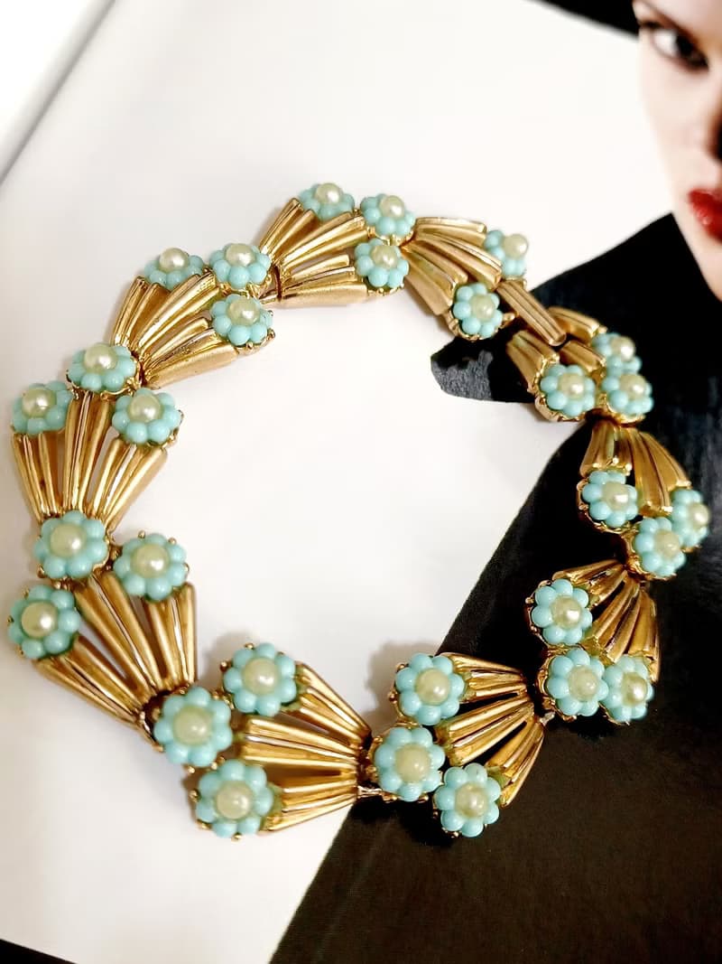 vintage jewelry  Crown Trifari 典雅小藍花 手鍊