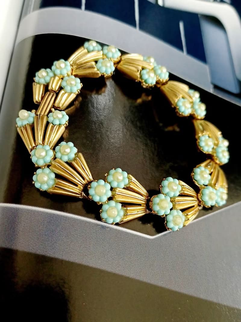 vintage jewelry  Crown Trifari 典雅小藍花 手鍊