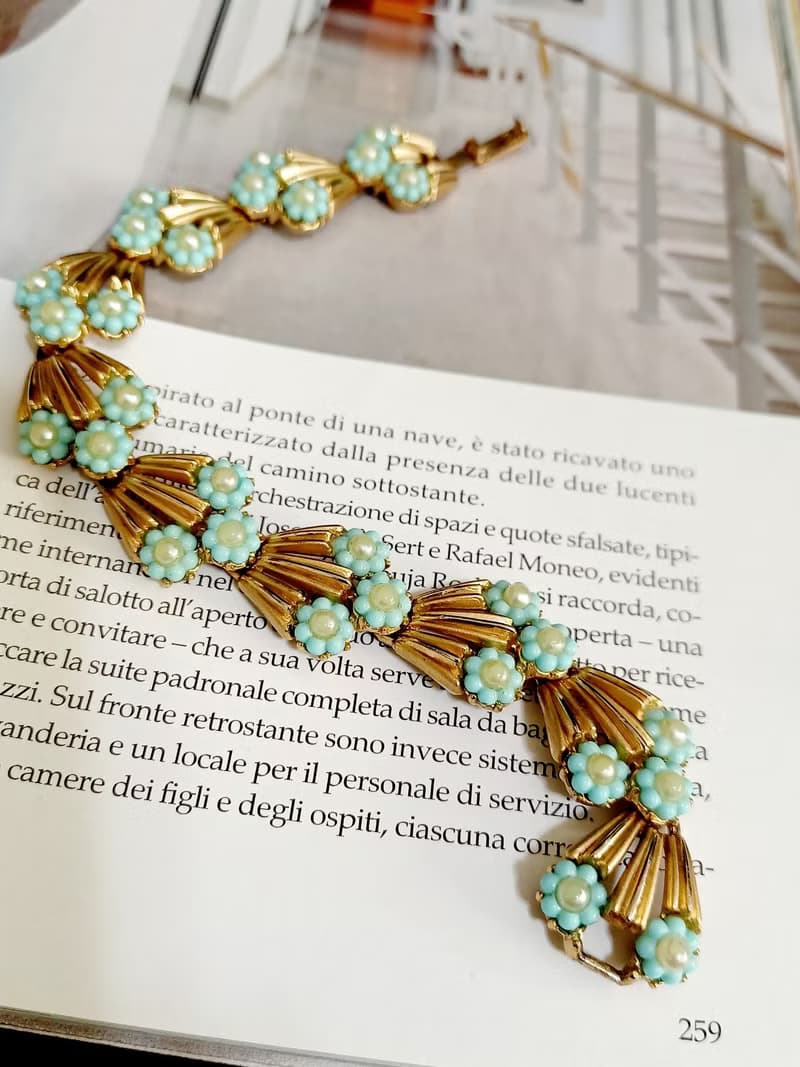 vintage jewelry  Crown Trifari 典雅小藍花 手鍊