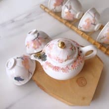 手工燒製。梅開手繪浮雕壺梅花杯組節日禮物。