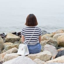 島中坊研 高貴全白色帆布斜背小方形袋