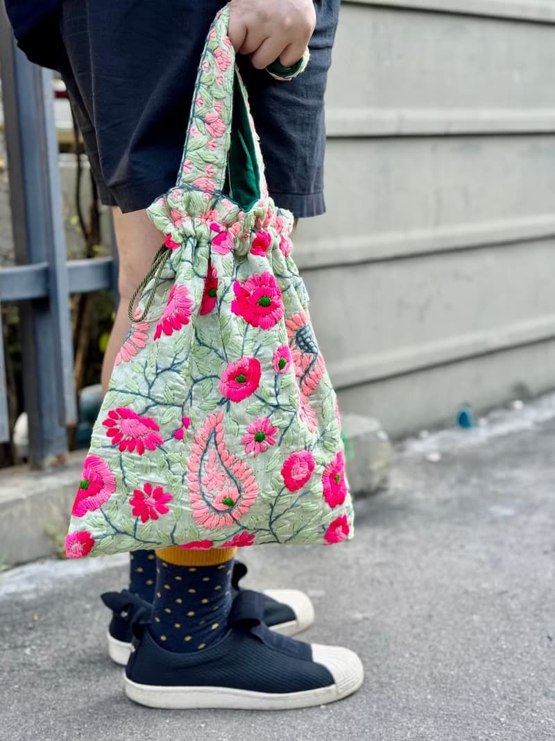 手工刺繡 淺綠色 花卉 索繩束口 手袋 手提包