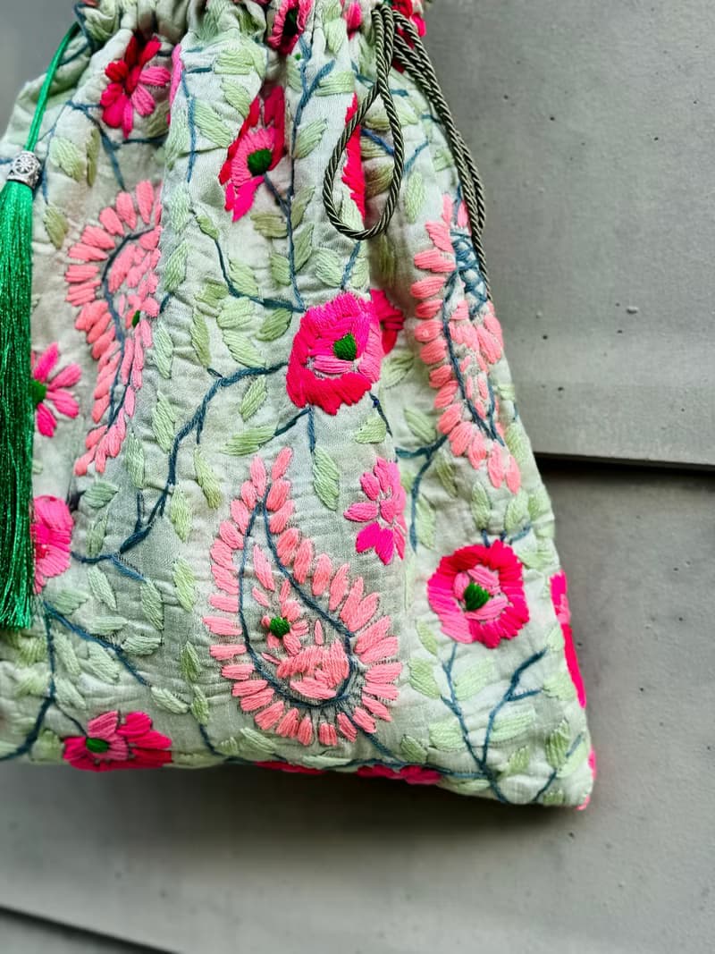 手工刺繡 淺綠色 花卉 索繩束口 手袋 手提包