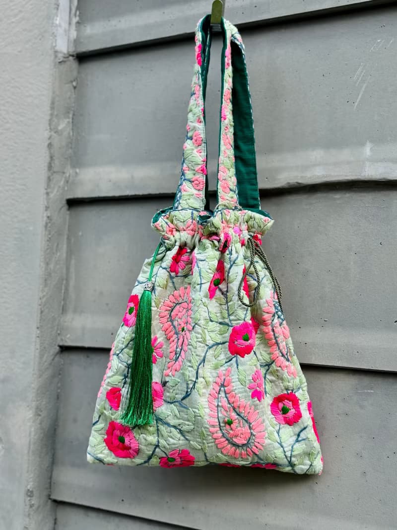手工刺繡 淺綠色 花卉 索繩束口 手袋 手提包