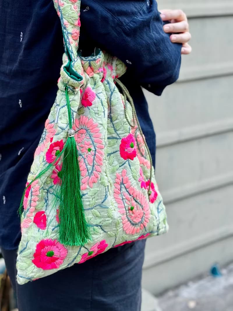 手工刺繡 淺綠色 花卉 索繩束口 手袋 手提包