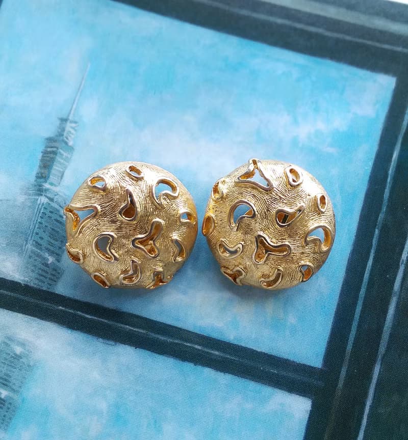 Vintage Jewelry 西洋古董飾品 金色調 布希曼 夾式耳環