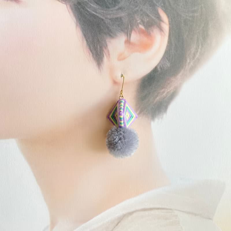 糸巻きポンポン ピアス・イヤリング【パープル×イエロー×エメラルド】