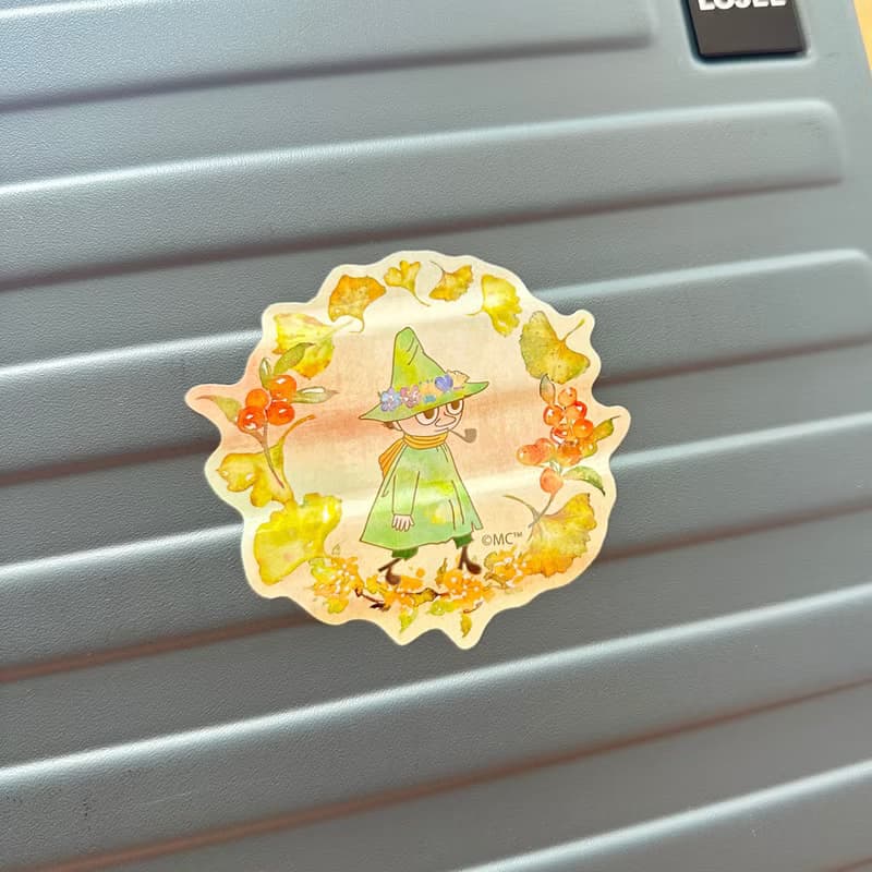 【Pinkoi x Moomin】姆明谷的漂亮水彩花卉 行李箱貼紙