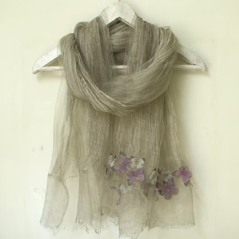 蝴蝶紗片+深淺色皺褶桑蠶絲薄紗雙層圍巾  麻卡其 Scarf