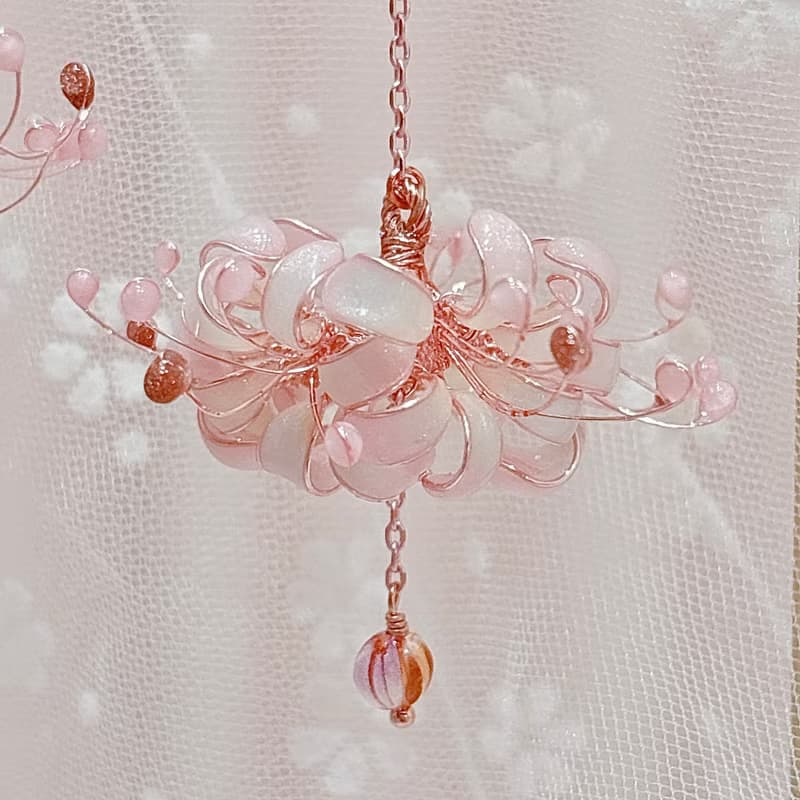 淡色彼岸花 蝴蝶結x南瓜珠 不對稱療癒系耳環 耳骨夾 耳針/耳夾