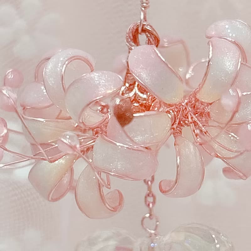 淡色彼岸花 蝴蝶結x南瓜珠 不對稱療癒系耳環 耳骨夾 耳針/耳夾