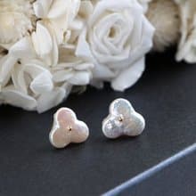 14kgf- 3 petals pearl pierced earrings /can change to clip-on