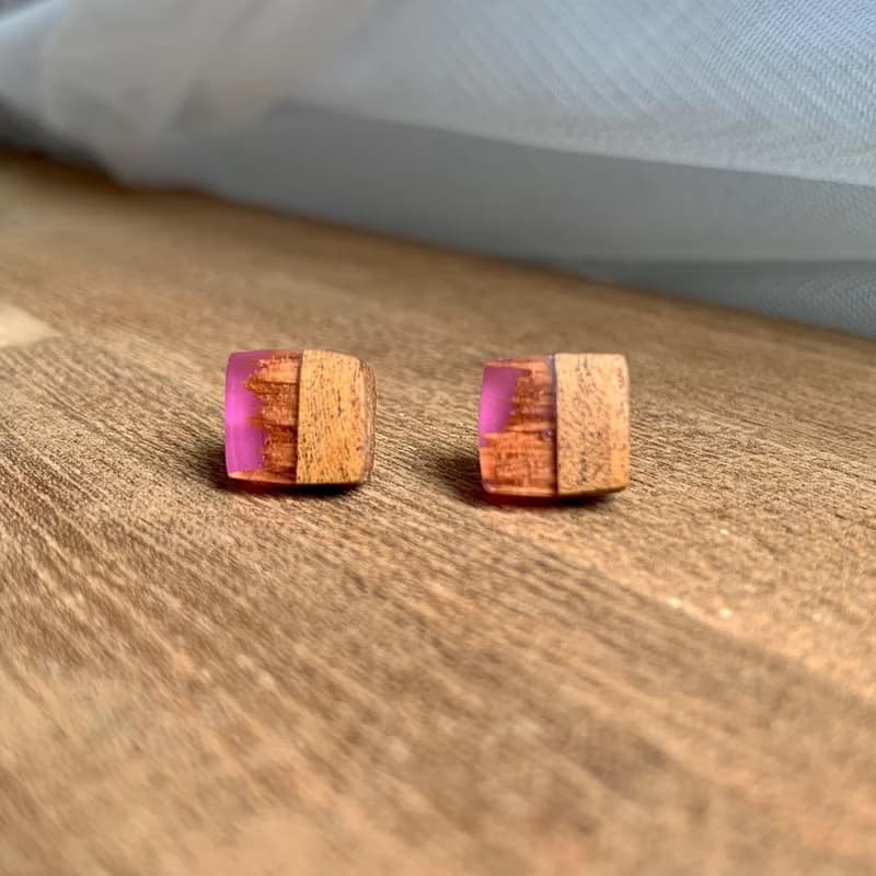 【初戀耳釘】木作工藝 / 木作飾品 / 耳釘 / 樹脂材質 / 女孩配件