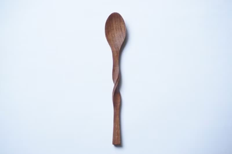 ひねった木のスプーン, ウォルナット