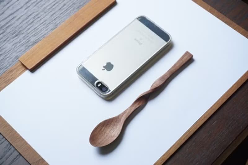 ひねった木のスプーン, ウォルナット