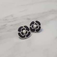經典黑白山茶花刺繡耳飾