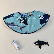 。海洋世界。手工寶寶雙面圍兜   彌月禮物 週歲禮物 鯨魚 魟魚