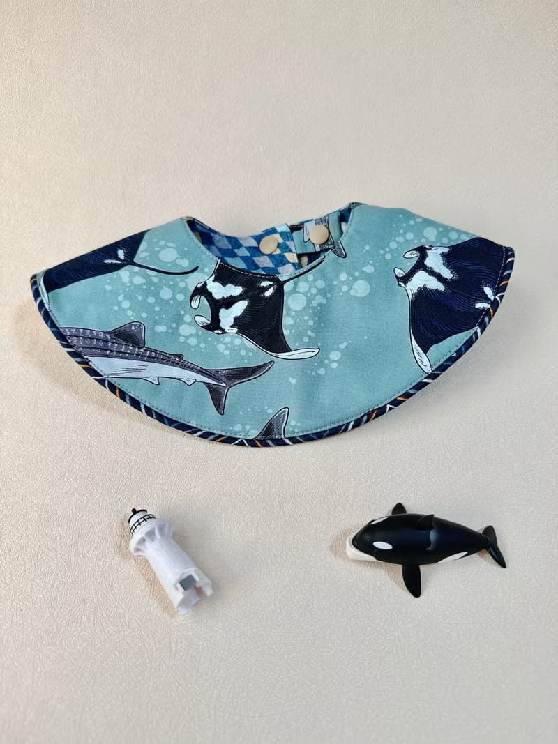 。海洋世界。手工寶寶雙面圍兜   彌月禮物 週歲禮物 鯨魚 魟魚