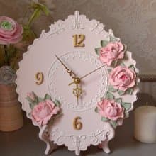 座鐘 掛鐘 Small pink table clock with pink roses in vintage style Silent wall clock