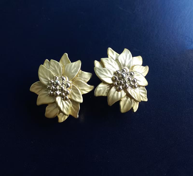 Vintage Jewelry 西洋古董飾品 啞光 淡金色調 花卉 針式耳環