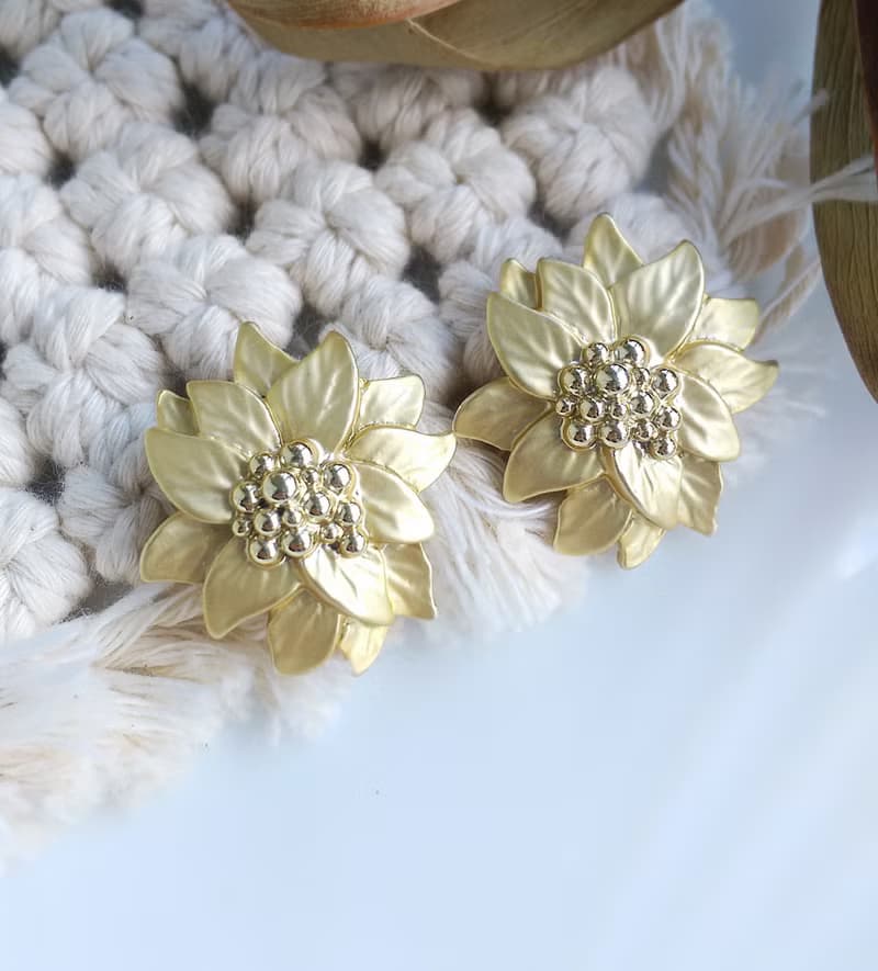 Vintage Jewelry 西洋古董飾品 啞光 淡金色調 花卉 針式耳環
