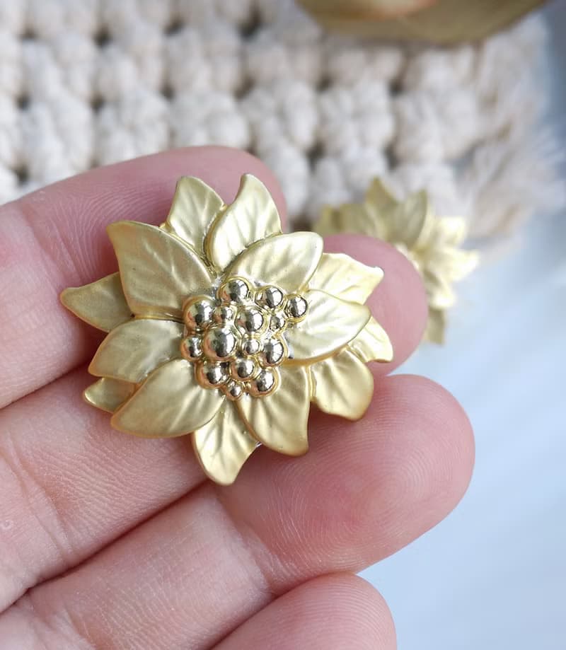 Vintage Jewelry 西洋古董飾品 啞光 淡金色調 花卉 針式耳環