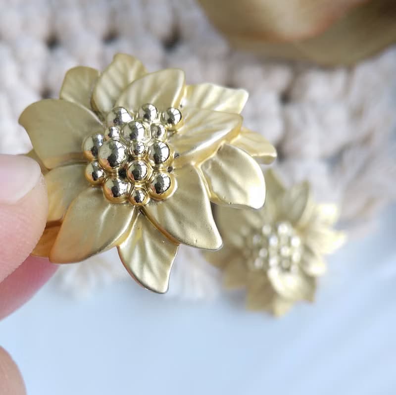 Vintage Jewelry 西洋古董飾品 啞光 淡金色調 花卉 針式耳環