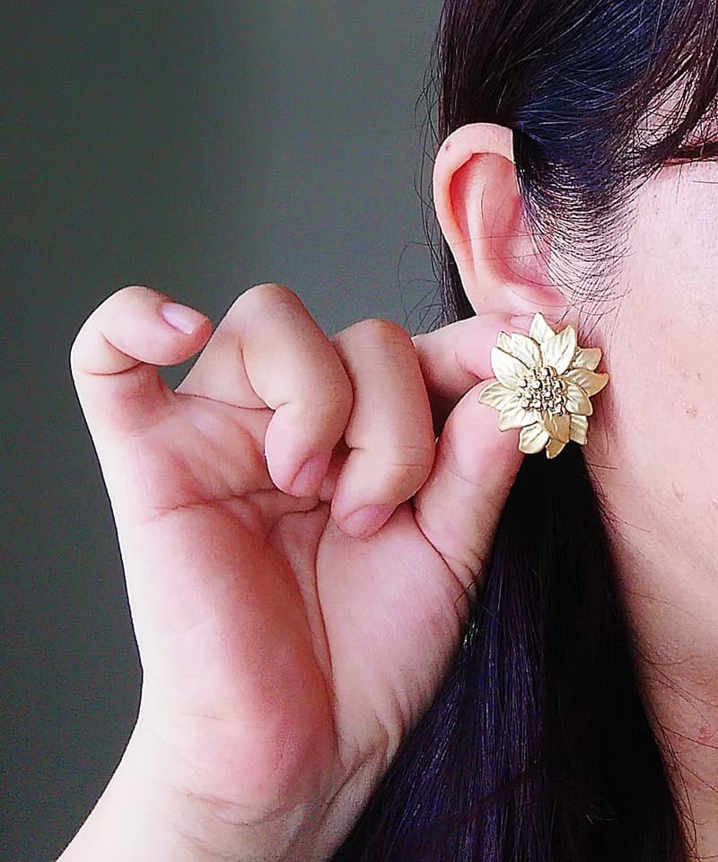 Vintage Jewelry 西洋古董飾品 啞光 淡金色調 花卉 針式耳環