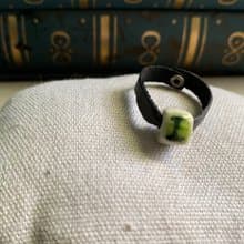 戒指 日本白瓷 自然釉色 無限看不膩色調 真皮革 字母系列