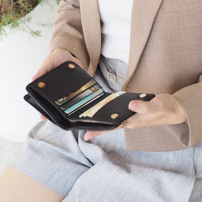 Anna (Black) : Bifold Zipper Wallet, Small leather short wallet