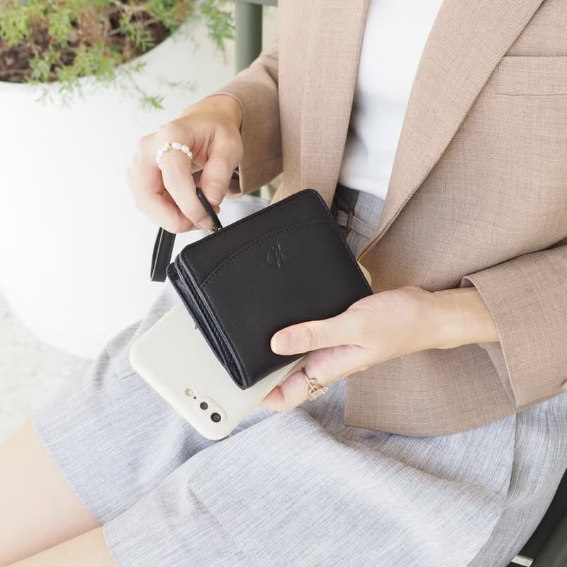 Anna (Black) : Bifold Zipper Wallet, Small leather short wallet