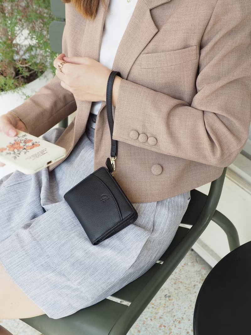 Anna (Black) : Bifold Zipper Wallet, Small leather short wallet
